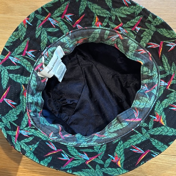 Urban Outfitters Bucket Hat Tropical Bird of Paradise OS - Picture 3 of 5